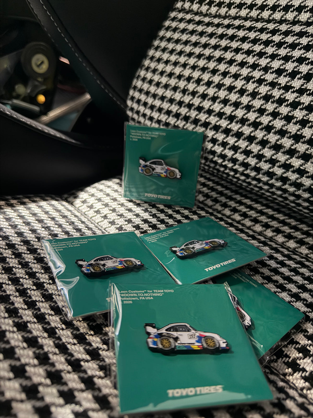 PROJEKT 132 - 911 RACECAR LEEN PIN - LIMITED