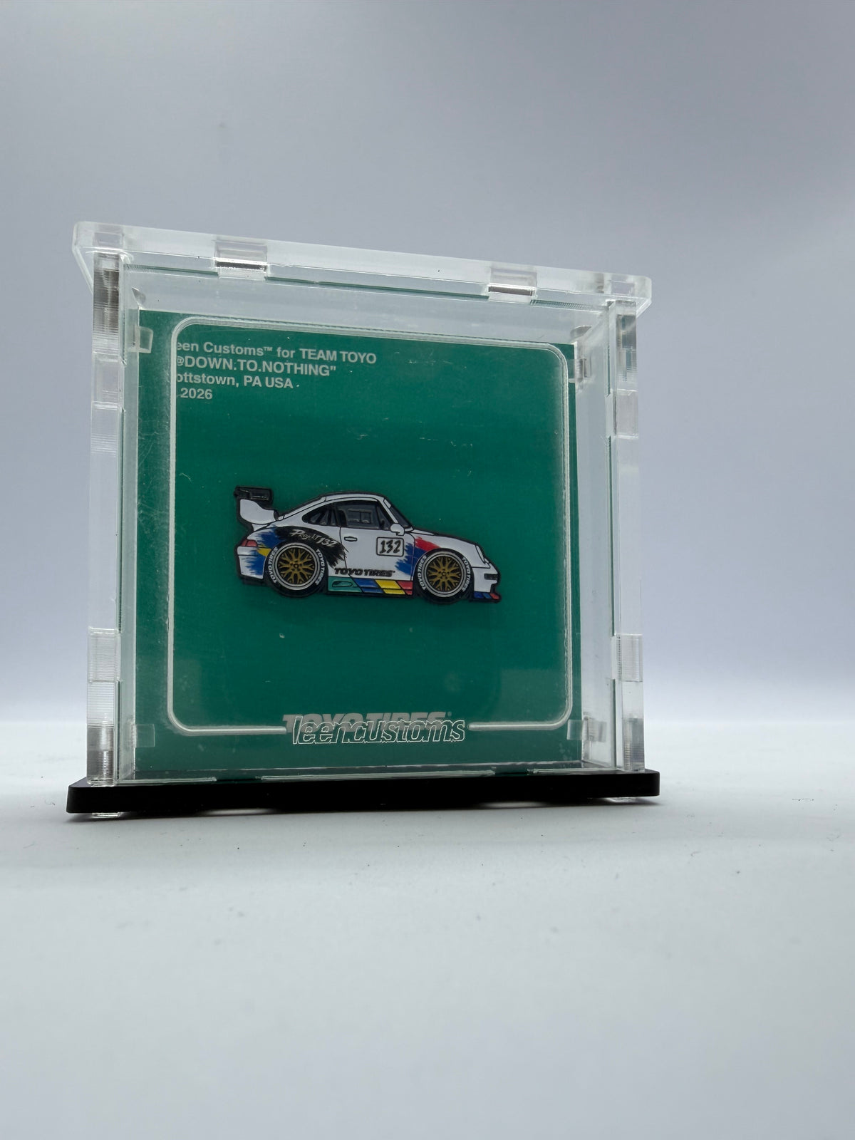 PROJEKT 132 - 911 RACECAR LEEN PIN - LIMITED